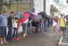 Estudantes na fila para o1º dia do Enem. Trânsito complicado atrapalhou chegada dos candidatos