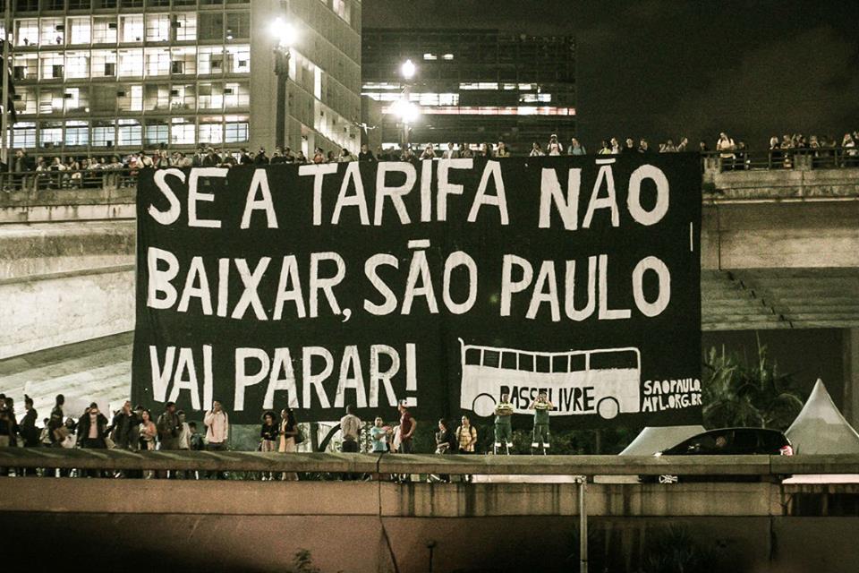 Manifestantes vão as ruas reinvidincar contra o aumento das tarifas de transporte público na cidade