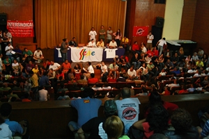 Cerca_de_600_pessoas_na_assembleia.jpg