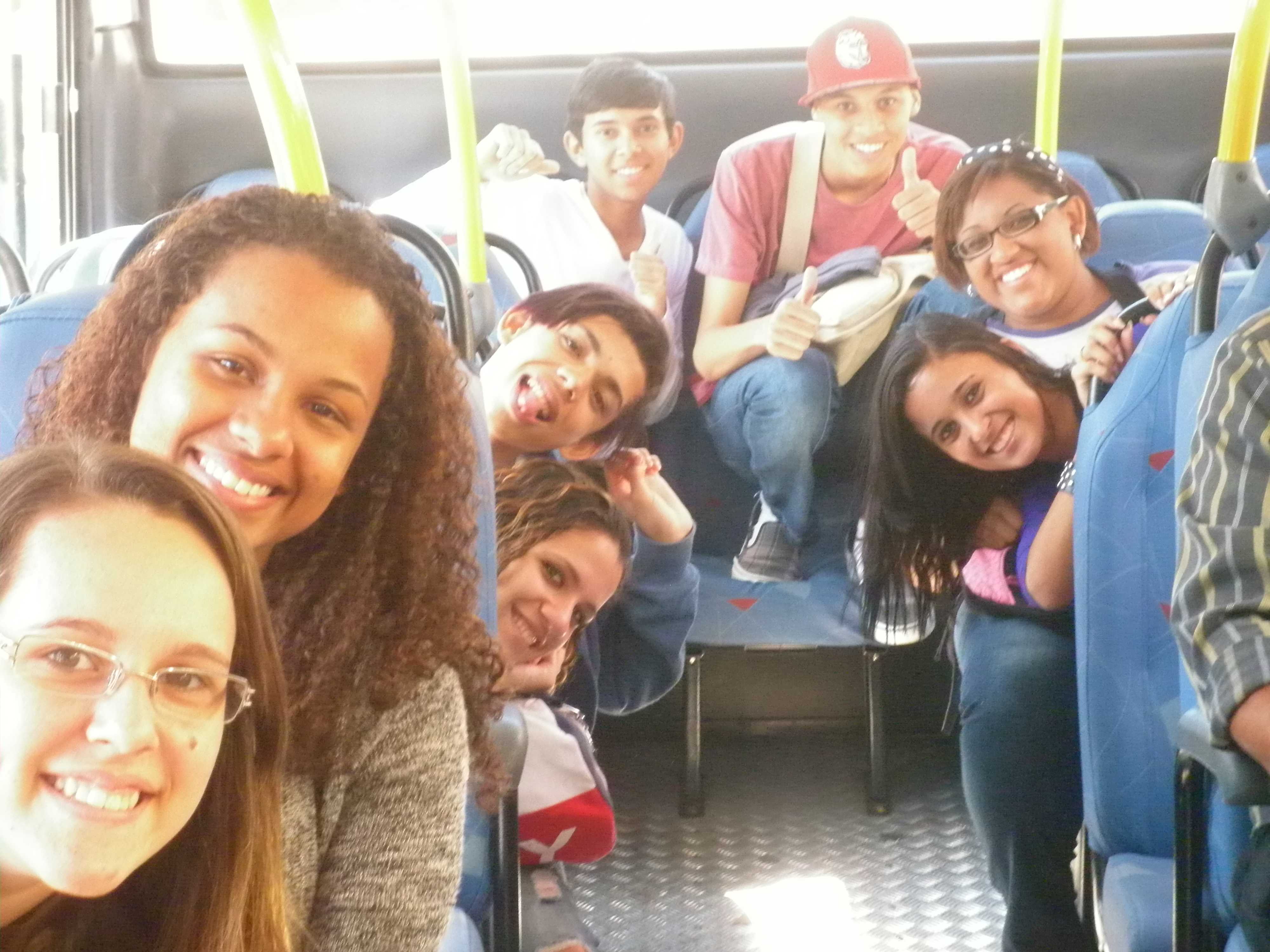 No ônibus, em um deles...