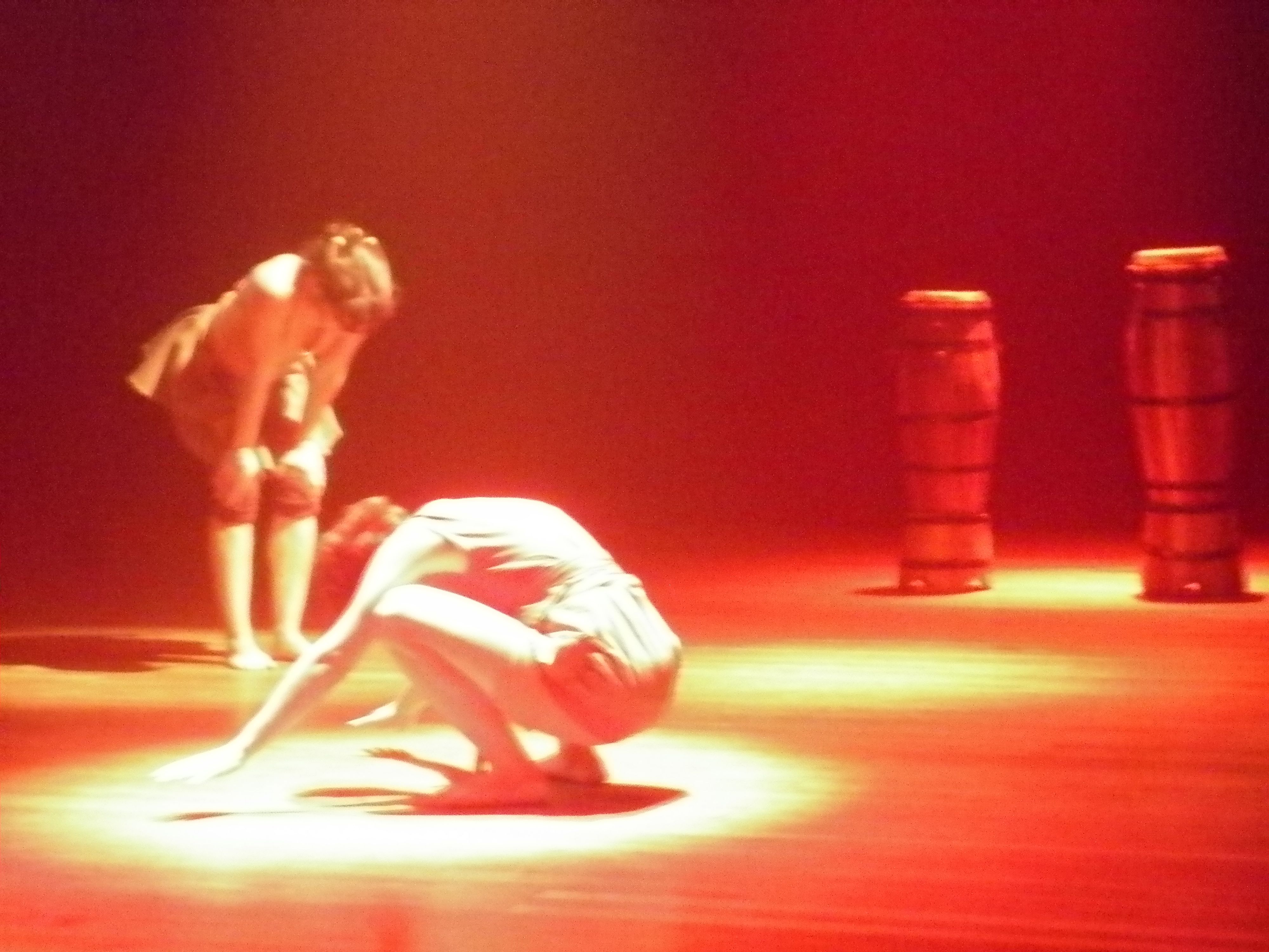 Ensaio Sobre a Liberdade - espetáculo de dança contemporânea a partir da reflexão sobre o jongo e a criação de espaços respiráveis
